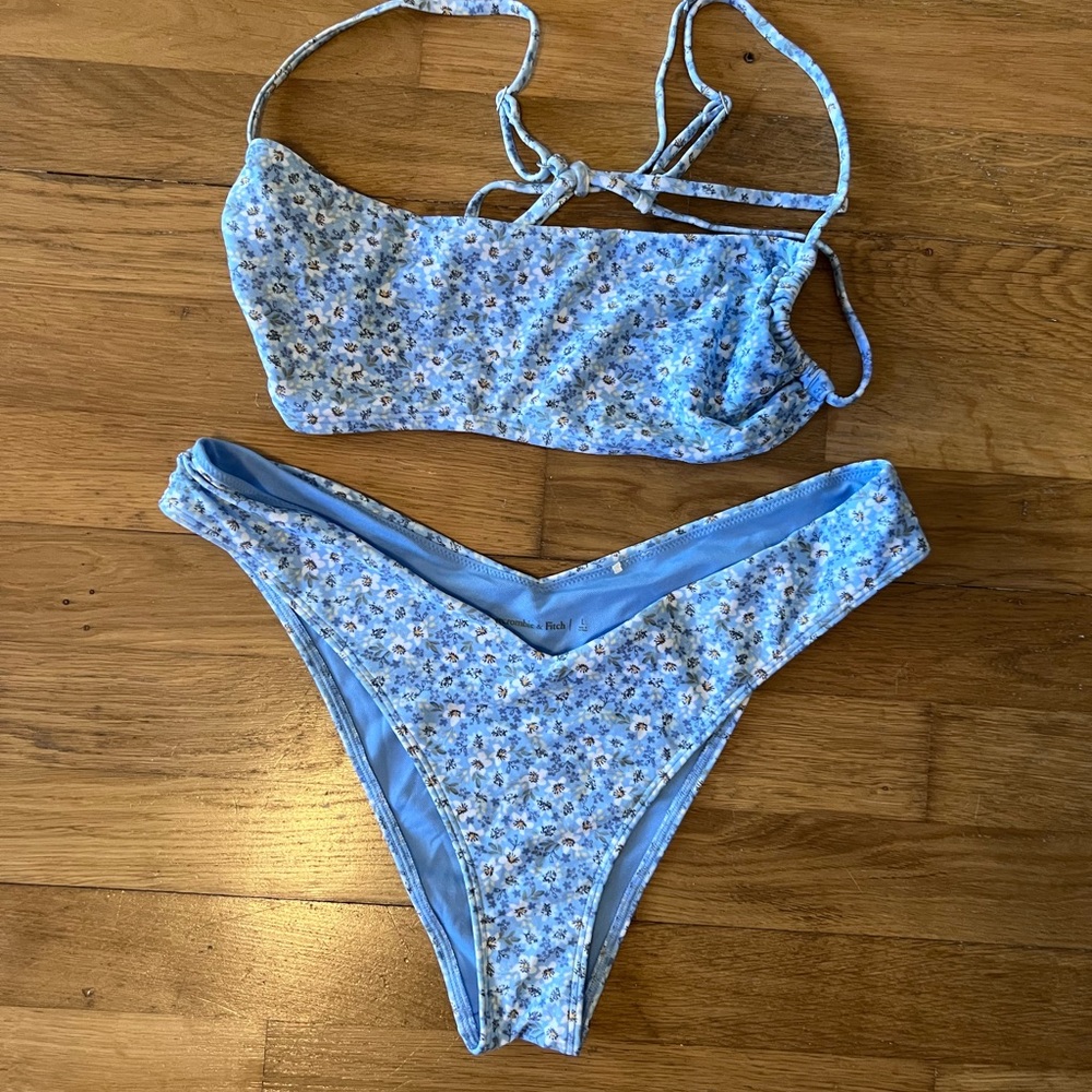 NWOT ABERCROMBIE & FITCH BLUE FLORAL BIKINI LG